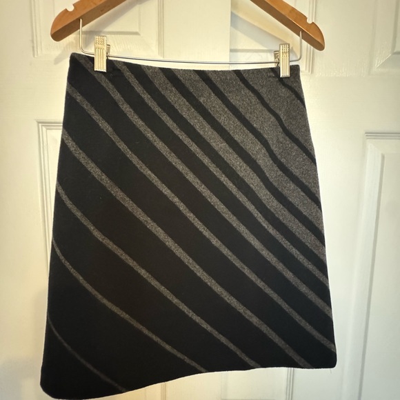 Style & Co Wool Blend Charcoal Gray Striped Skirt Size 6 - Picture 3 of 5